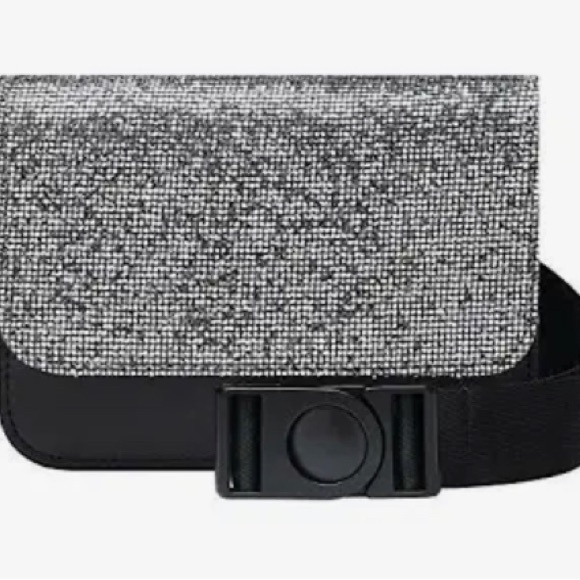 Bling-Bling fanny pack - Picture 1 of 8